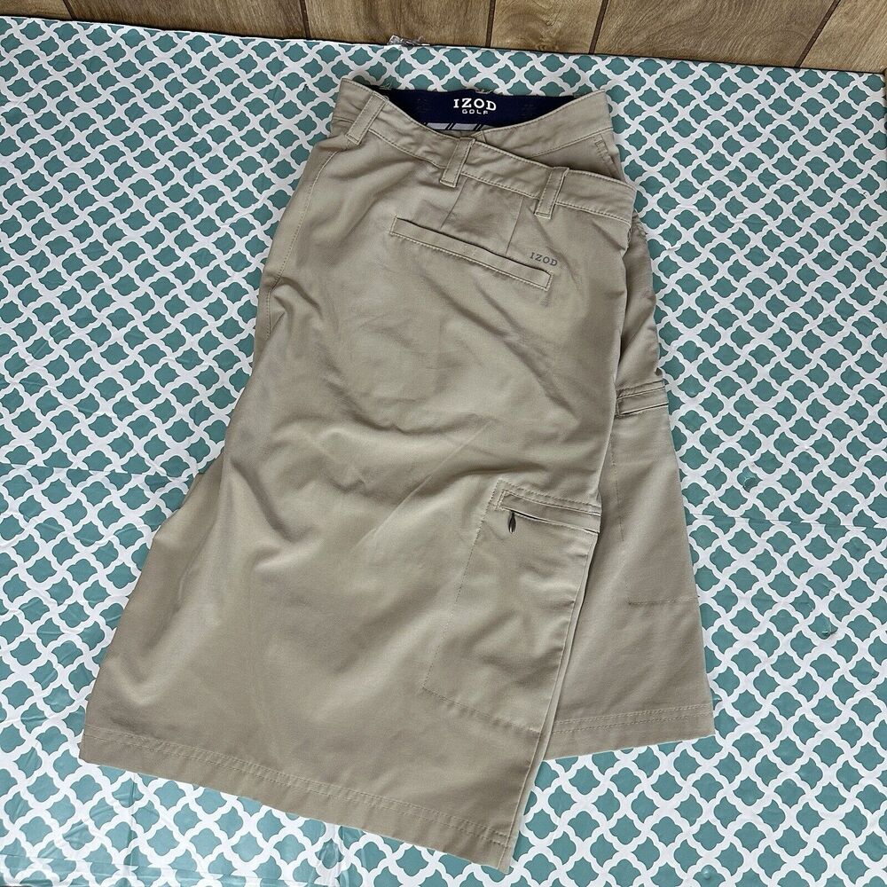 Izod Golf Shorts‎ Men's Size 44 Beige Cargo Zip Pockets Athletic
